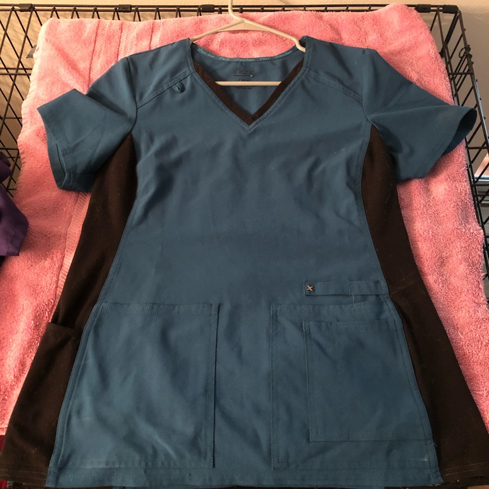 Cherokee IFlex Scrub Top